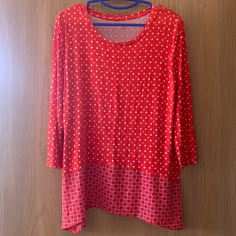 Women’s 3/4 length flowy top